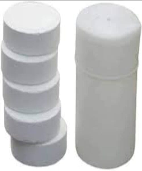 Chlorine tablets for swimming pools