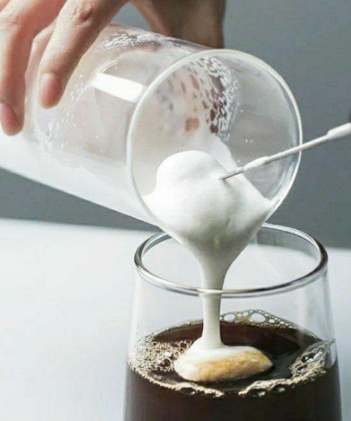 ماكينة صنع رغوة الحليب الكهربائية 7.7 × 21.3 سم - شفاف اسود