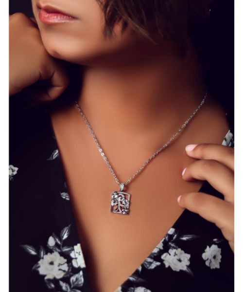 3 Diamonds 127 Pendant Necklaces Lobe Shape Necklace Platinum Zircon Shape - Silver