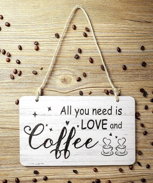 يافطة خشب  مطبوعة على الوجهين بعبارة «All You Need is Love and Coffee»