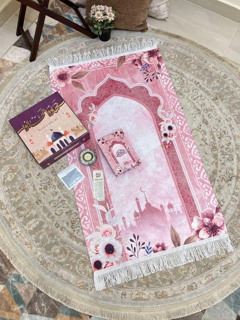 Ramadan box (velvet rug + Quran + marble incense burner + dhikr card “Quran break” + incense) Calm down and love the cleanest material (pink color)