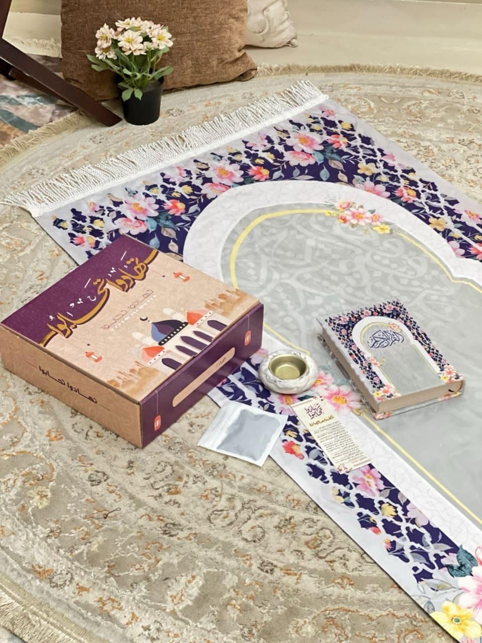 Ramadan box (velvet rug + Quran + marble incense burner + dhikr card “Quran break” + incense) Calm down and love the cleanest material (Grey color)
