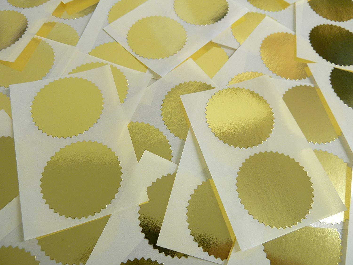Set of 300 pieces of round gold foil stickers
