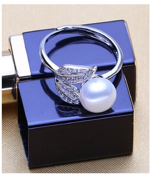 Pure natural pearl Set and 925 sterling silver with crystal- leaves shape (necklace- pair of earrings -ring whose size can be adjusted) +Jewelry storing box (White)