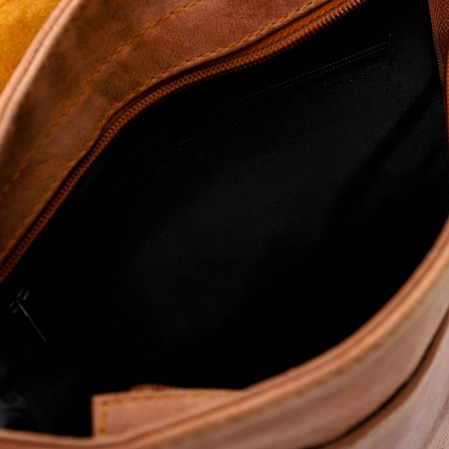 حقيبة كروس من أم أند أو جلد طبيعى متوسطة الحجم للرجال - بني