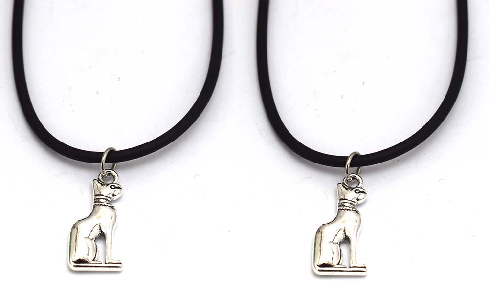 2 قطعة من المجوهرات المصرية الفرعونية قلادة القط باستت هدايا تذكارية مصرية للنساء والفتيات. ( فضة )